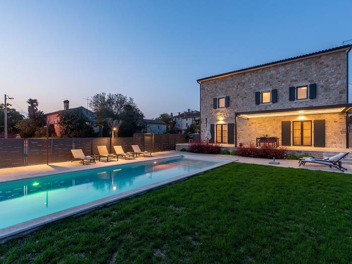 Ferienhaus für 6 Personen, mit Pool und Terrasse sowie Garten