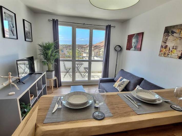 Gîte pour 5 personnes, avec terrasse, animaux acceptés à Émerainville