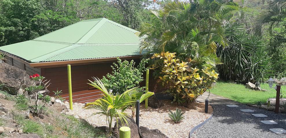 Bungalow pour 6 personnes, avec piscine ainsi que jardin et terrasse