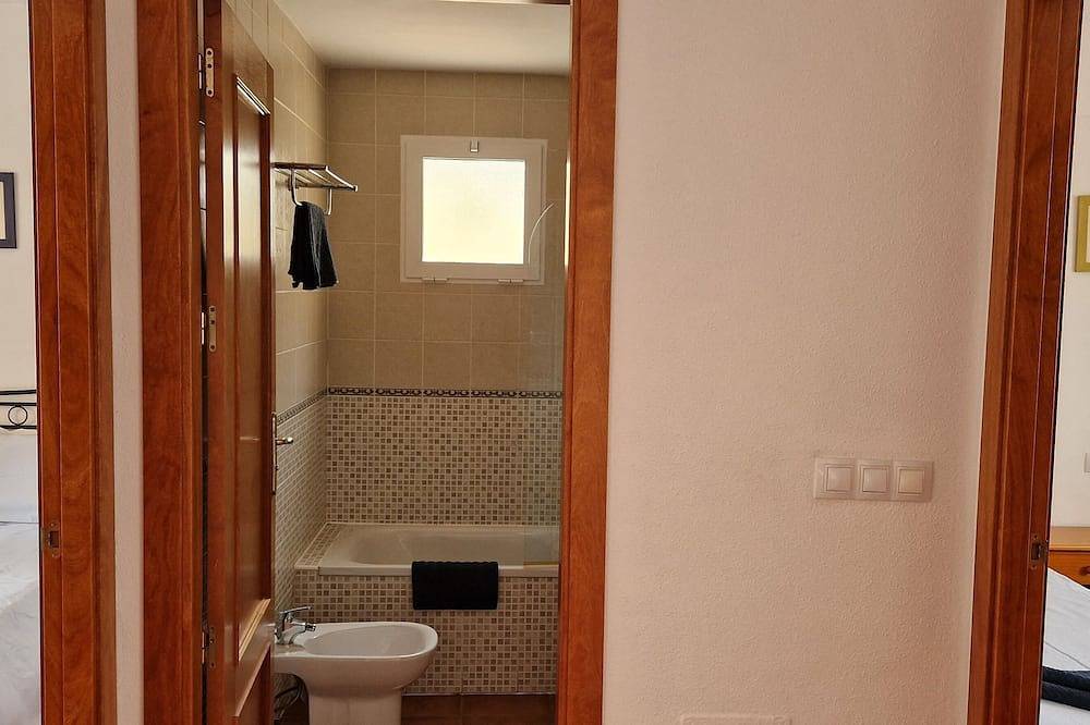 Apartamento entero, Apartamento con fantásticas vistas, a 400 metros del mar, 2 dormitorios, 5 personas. in El Pinar de San Gines, Cartagena