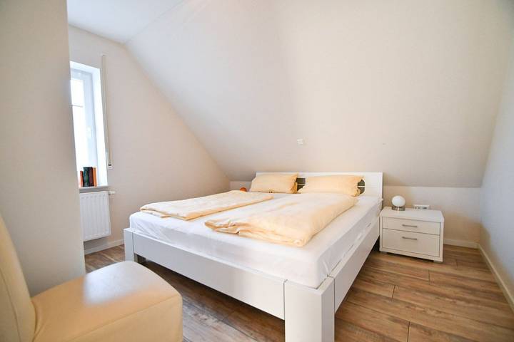 Geheel appartement, Vakantieappartement voor 4 personen met tuin in Norddeich, Norden en omgeving