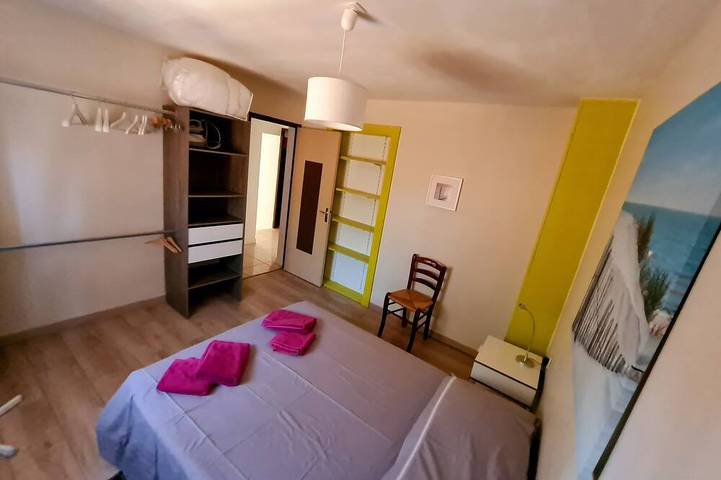 Gîte pour 4 personnes, avec jardin ainsi que terrasse et piscine à Saint-Gilles - 3