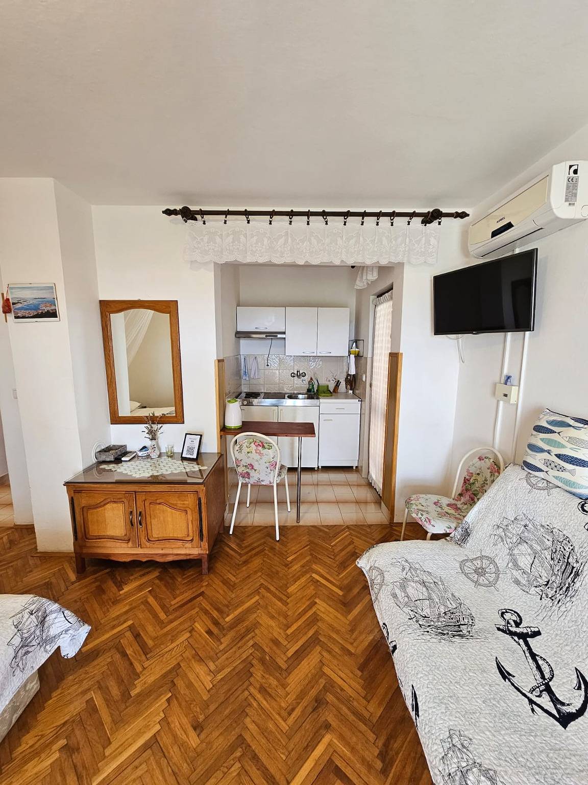 Ganzes Studio, Apartments Nestor - studio apartment A2 in Tribunj, Šibenik-Knin