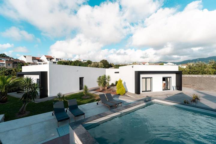 Lodge para 2 pessoas, com piscina e terraço e ainda jardim na Ilha de São Miguel