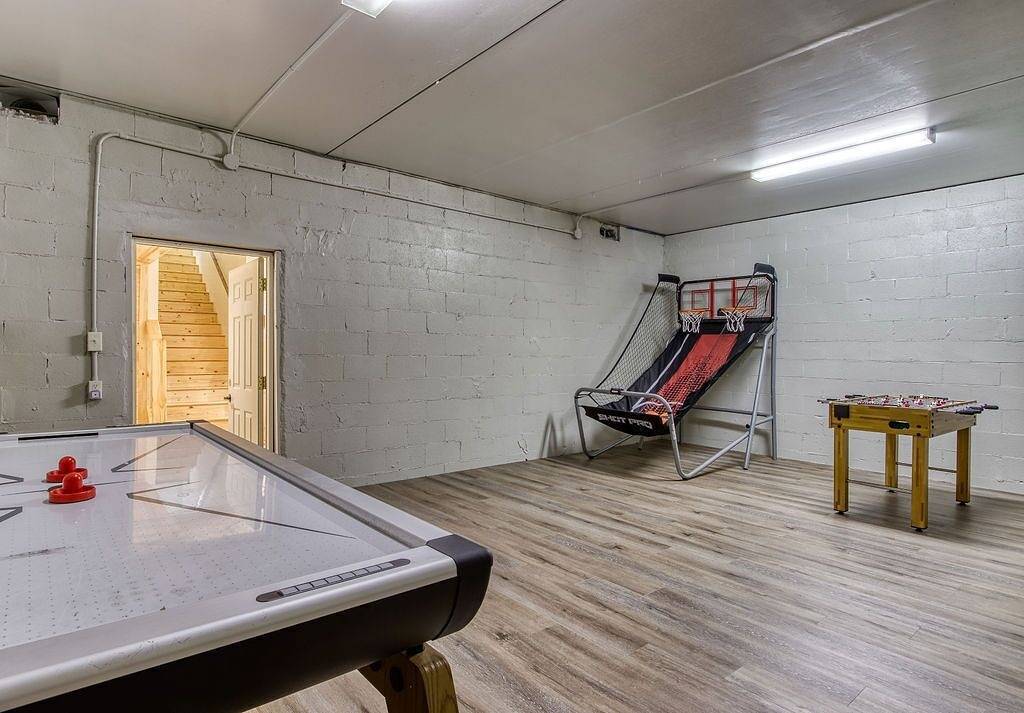 Pigeon Forge Getaway, Hot Tub, Game Room, Wifi, $560 Free tickets each paid day! in Pigeon Forge, Sevier County