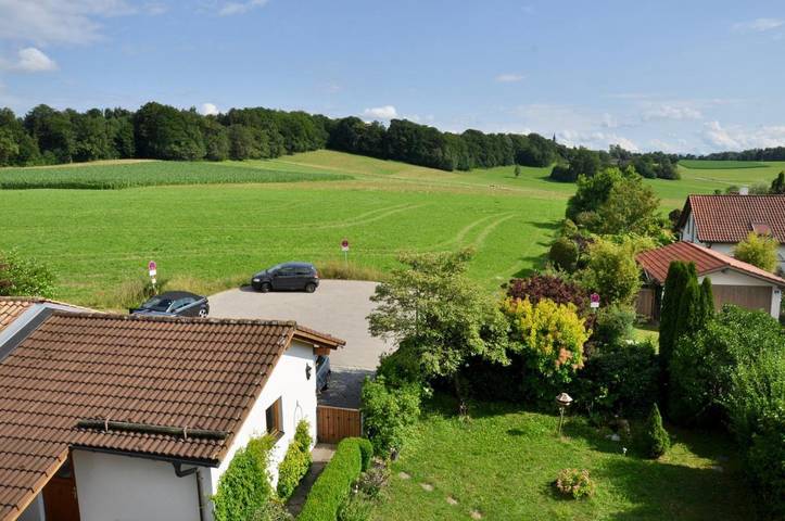 Ferienwohnung für 5 Personen, mit Terrasse und Garten sowie Ausblick in Berg (Oberbayern)