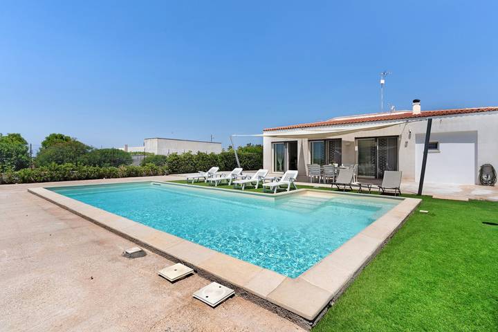 Casa Vacanze 'Alisea' con Vista Mare, Wi-Fi e Aria Condizionata in Torre Suda, Racale