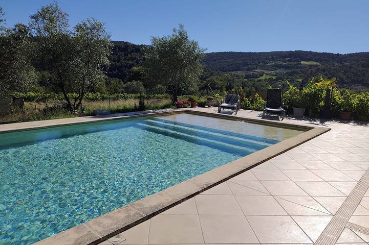 Gîte pour 4 personnes, avec Terrasse ainsi que Jardin et Piscine à Saint-Marcellin-lès-Vaison