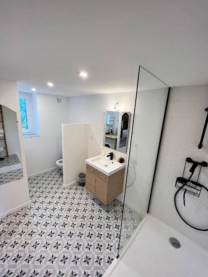 Appartement entier, One-Bedroom Apartment in Peillon, Côte méditerranéenne (France)