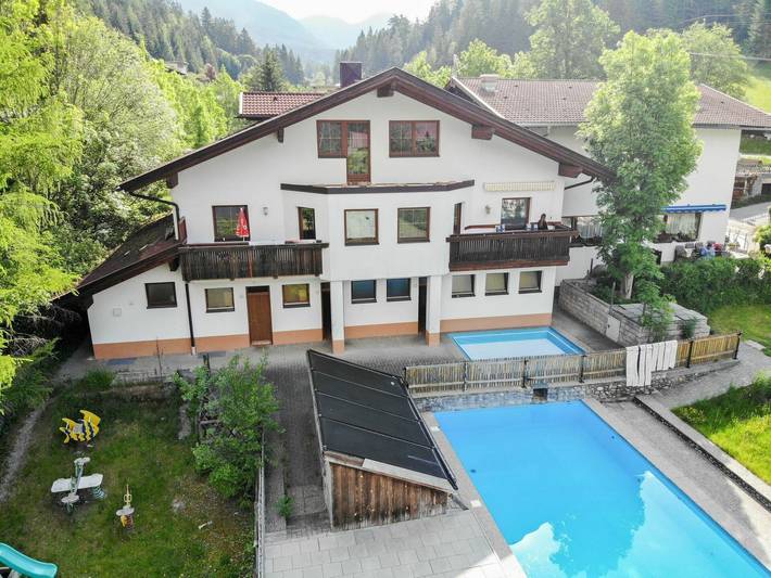 Ferienwohnung für 4 Personen, mit Pool und Garten