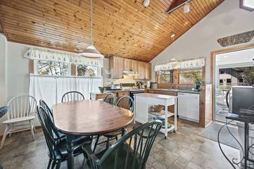 Vacation House for 6 Guests in Chincoteague, Chincoteague Island, Picture 3