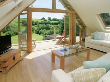 Log Cabin for 6 People in Ugborough, Devon, Photo 3