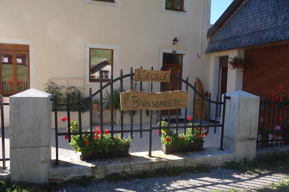 La salle de classe - Mijoux in Mijoux, Parc naturel régional du Haut-Jura