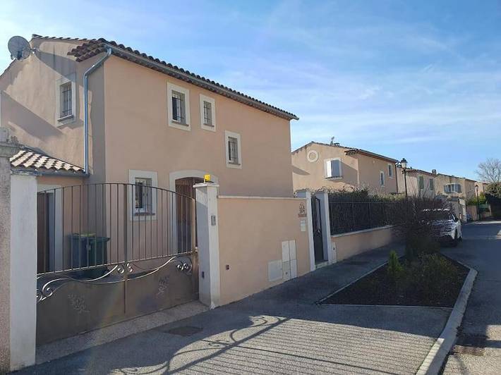 Location de vacances pour 5 personnes, avec jacuzzi ainsi que jardin et piscine, animaux acceptés à Peyrolles-en-Provence - 2