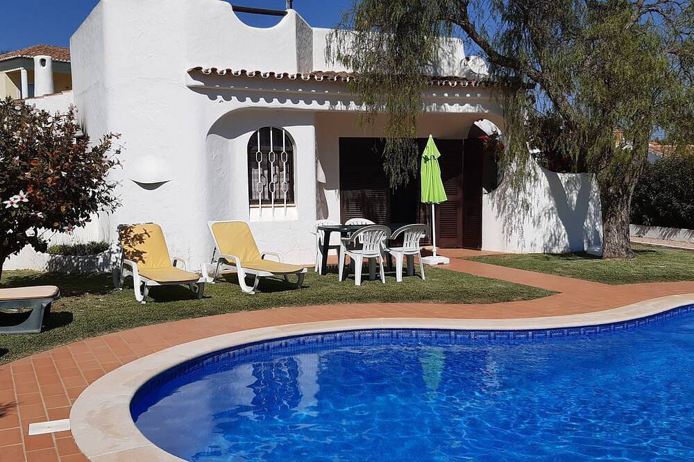 House in a quiet area with private pool and beautiful garden in Albufeira, Faro District