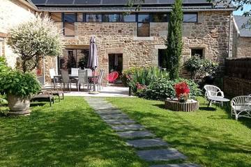 Location de vacances pour 8 personnes, avec terrasse et jardin à Brech