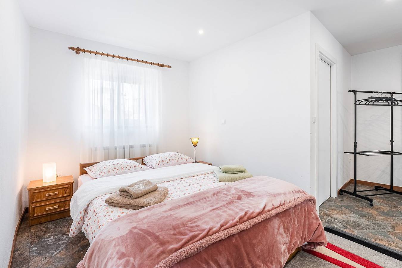 Gehele studio, Charming room near Douro Vineyards in Celeirós, Douro-vallei