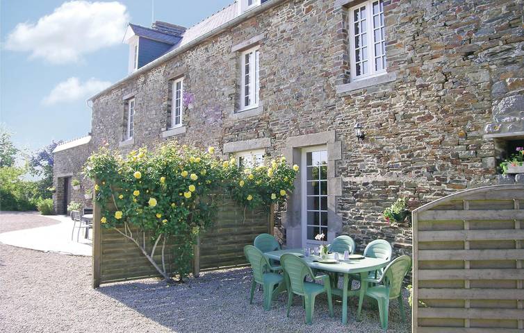 Gîte pour 4 personnes, avec terrasse à Roz-Landrieux - 4