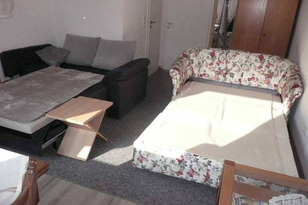 Ganze Wohnung, Kleines Appartement mit großem Wintergarten. Für bis zu 3, höchstens 4 Gästen. in Malente, Ostholstein