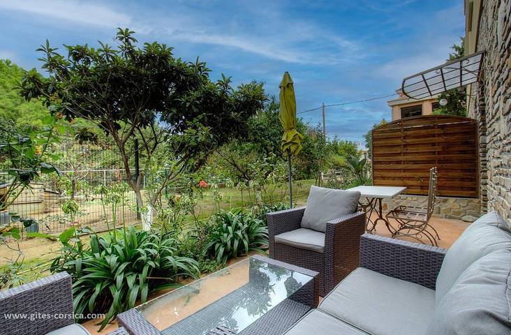 Cottage for 2 people, with hot tub and garden as well as sauna and terrace in Corsica