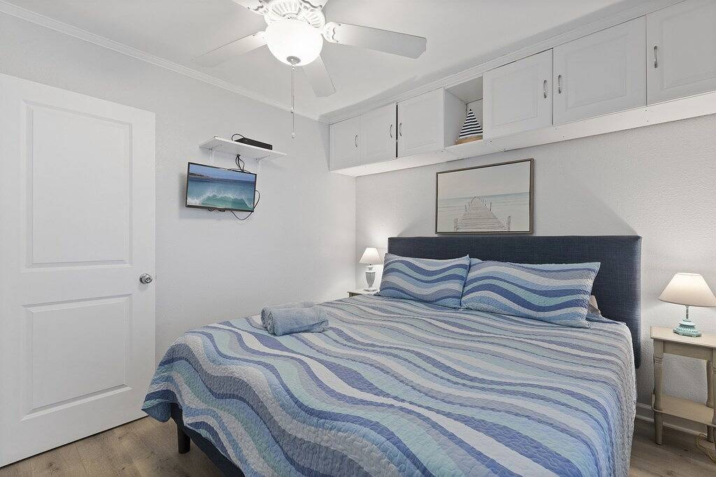 Ganze Wohnung, By The Sea: Gorgeous ocean views with balcony! in North Topsail Beach, Camp Lejeune