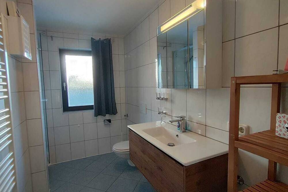 Ganze Wohnung, Bungalow 125qm, Terr., Garten, Küche, 3 Schlafzimmer, Wohnzimmer, 2 Bäder, Wlan in Ruhpolding, Bayerische Alpen