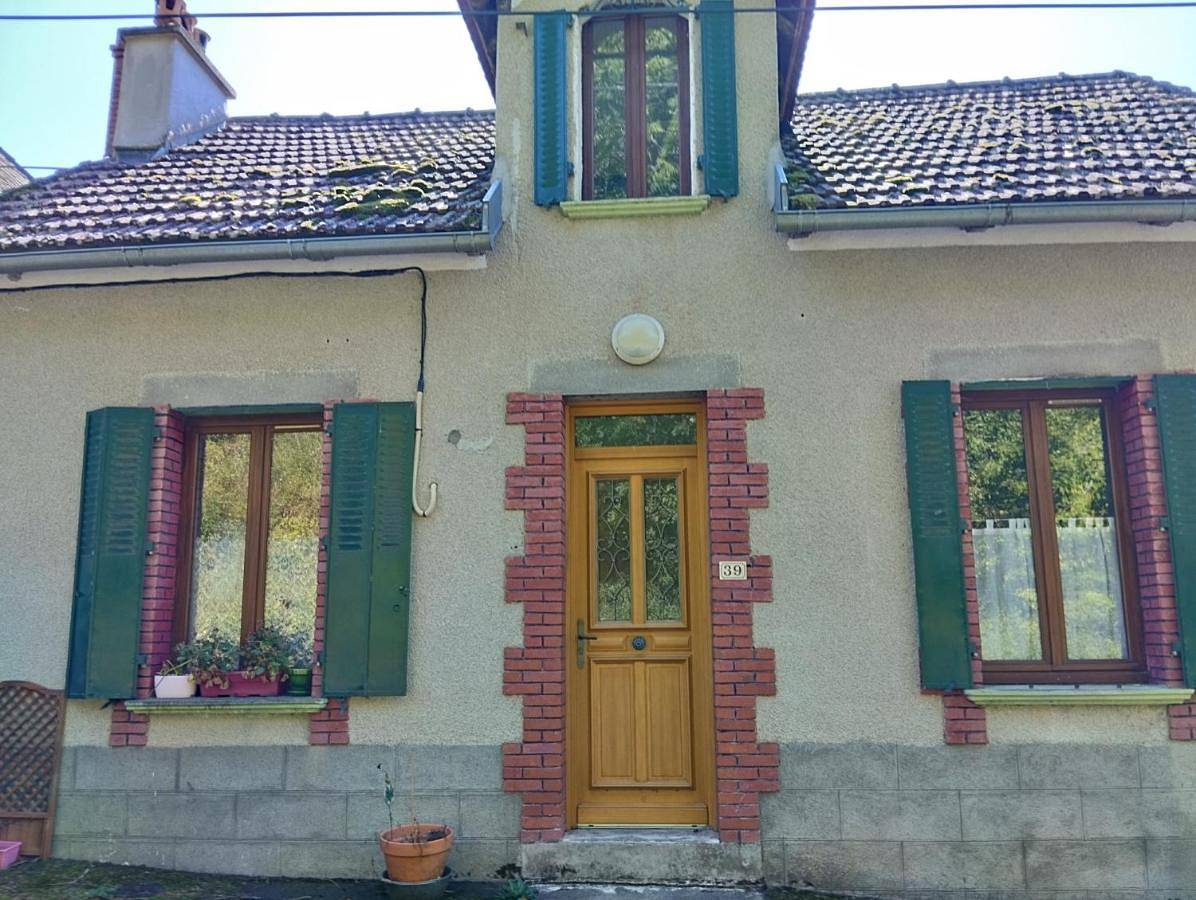 Two-Bedroom House in Drugeac, Région de Mauriac