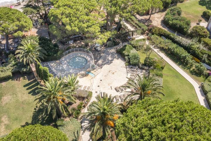 Gîte pour 6 personnes, avec balcon ainsi que bassin pour enfant et jardin, animaux acceptés dans Pramousquier