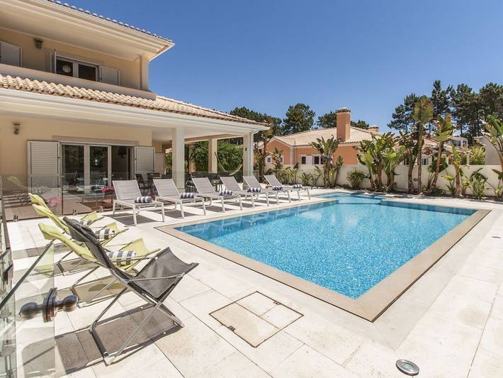 Casa de férias para 10 pessoas, com jardim e varanda e ainda piscina em Corroios