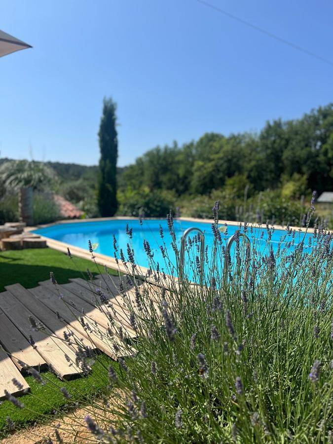 Chambre d’hôte pour 3 personnes, avec jardin ainsi que piscine et vue