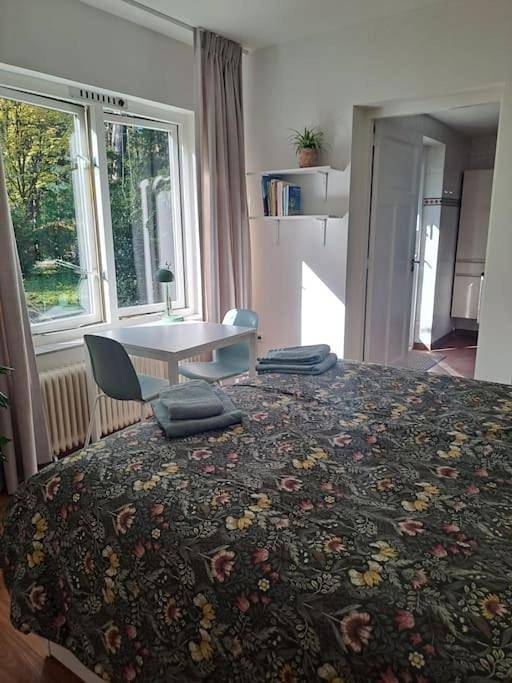 Gîte pour 2 personnes, avec Terrasse et Jardin ainsi que Piscine et Vue dans Rijsbergen
