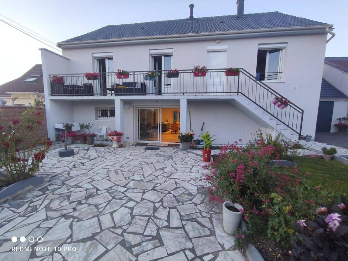 Appartement entier, Nice apartment 1 hour from Paris and 45 minutes from Orléans in Ferrières-en-Gâtinais, Région de Montargis