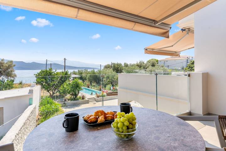 Διαμερίσματα διακοπών για 2 άτομα, με πισίνα και κήπο καθώς και ταράτσα, με κατοικίδια ζώα στην Κατούνα