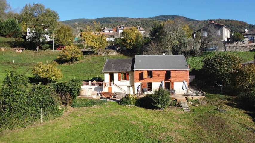 Location de vacances pour 7 personnes, avec jardin et jacuzzi, animaux acceptés dans Parc naturel régional des Pyrénées ariégeoises - 2
