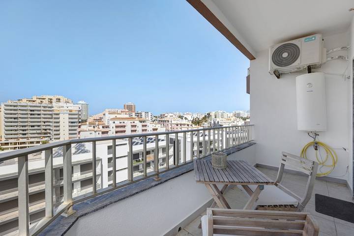 Appartamento intero, Appartamento di vacanza 'Mar E Sol' con balcone e Wi-Fi in Praia da Rocha, Portimao