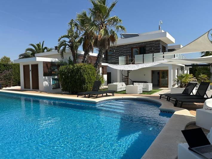 Ferienhaus für 8 Personen, mit Terrasse und Garten