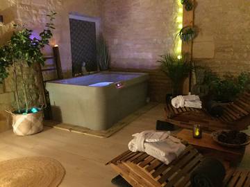 Chambre d’hôte pour 2 personnes, avec terrasse et jacuzzi à Aumagne