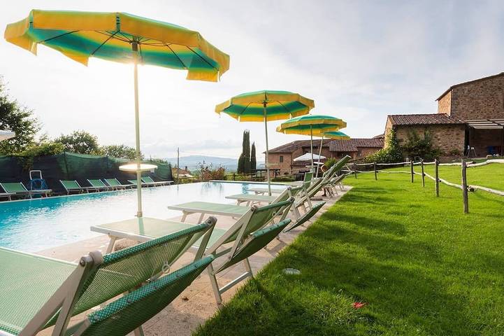 Agriturismo per 5 persone, con giardino e piscina in Colle di Val d'Elsa