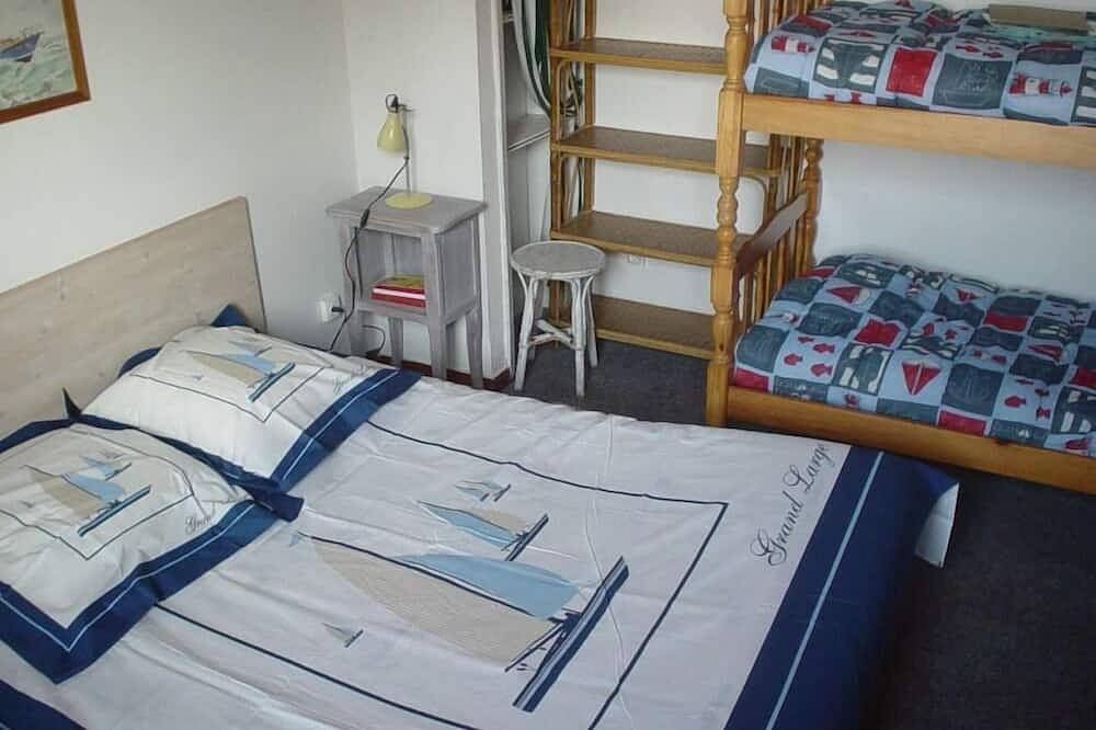 Feriehus for 6 personer med terrasse in Le Brusc, Six-Fours-les-Plages