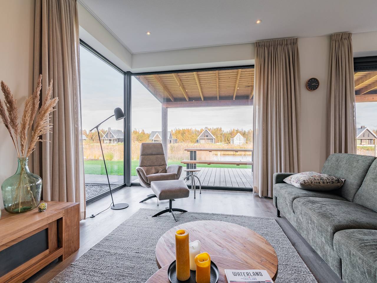 Fantastische Villa am See in Sint Nicolaasga, Ijsselmeer