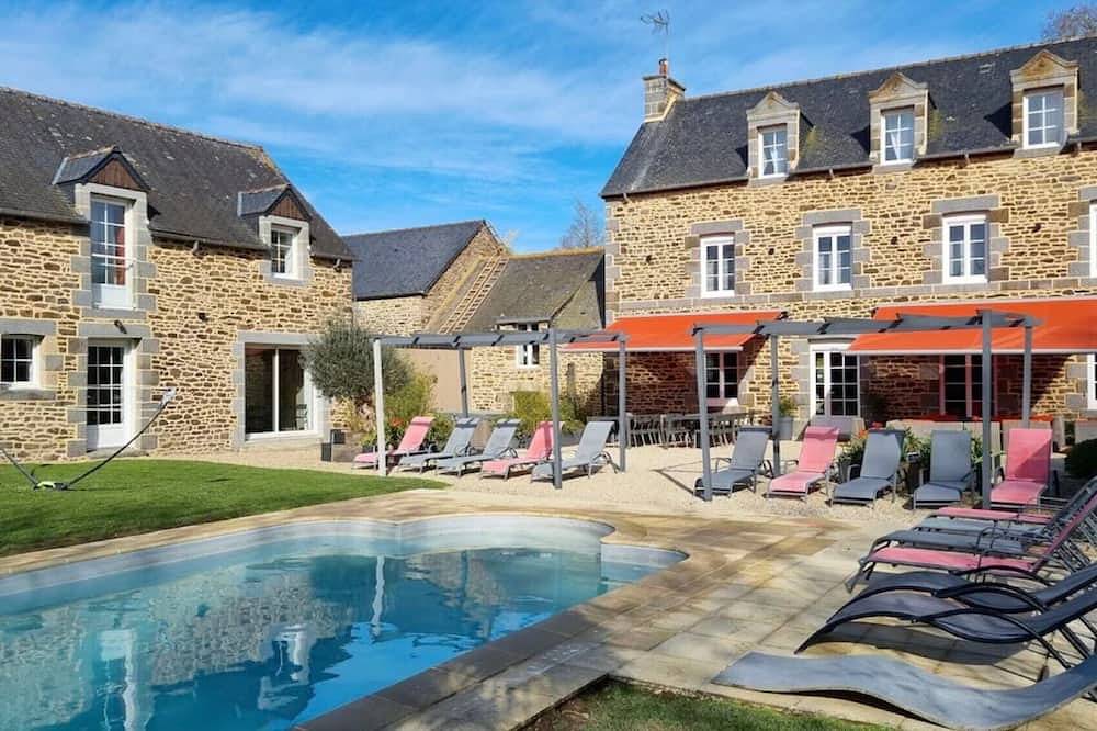 Gîte Les Hervelines with Private Pool, Garden & Wi-Fi in Pleudihen sur Rance in Pleudihen-sur-Rance, Dinan region