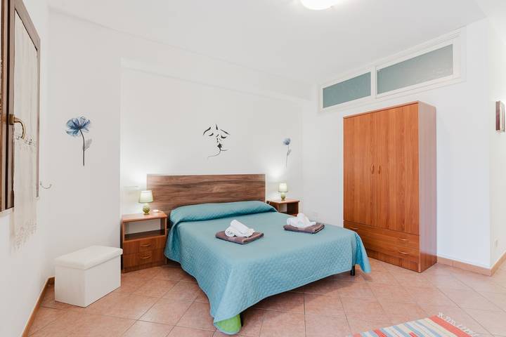 Entire apartment, Apartment 'Vita 2' with Balcony, Wi-Fi and Air Conditioning in Balestrate, Palermo Province