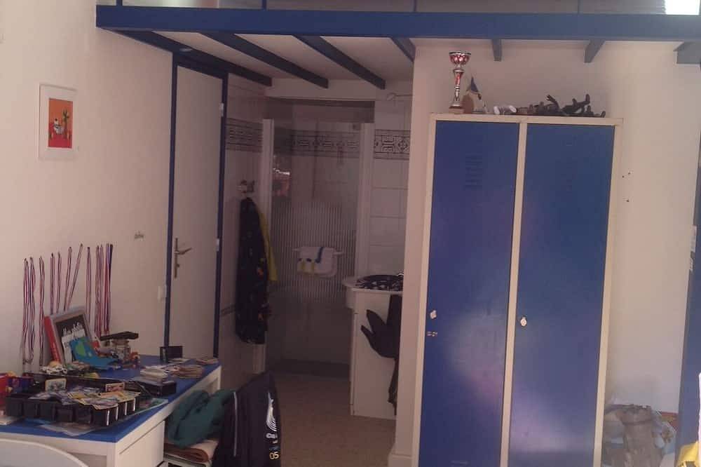 Maison tout confort avec piscine et terrain de tennis dans le marais poitevin in Saint-Jean-de-Liversay, Région de La Rochelle