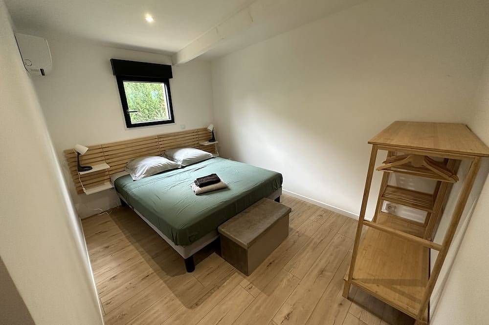 Comfortable cabin with Sainte-Victoire view in Fuveau, Aix-en-Provence en omgeving