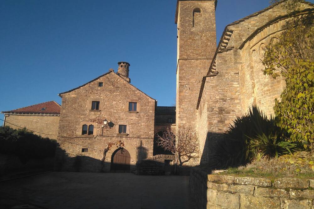 Casa Abadía de Banaguás in Jaca, Pirineos