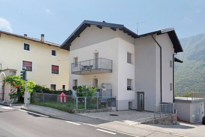 Entire apartment, Apartment 'Casa Vacanze Bastiani' with Mountain View, Balcony and Wi-Fi in Novaledo, Valsugana