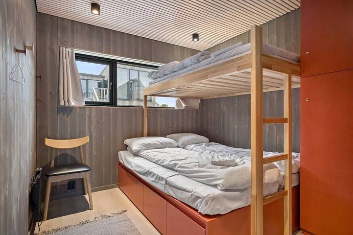 Ganze Wohnung, Modern sea front apartment with up to 8 beds in Henningsvær, Vågan