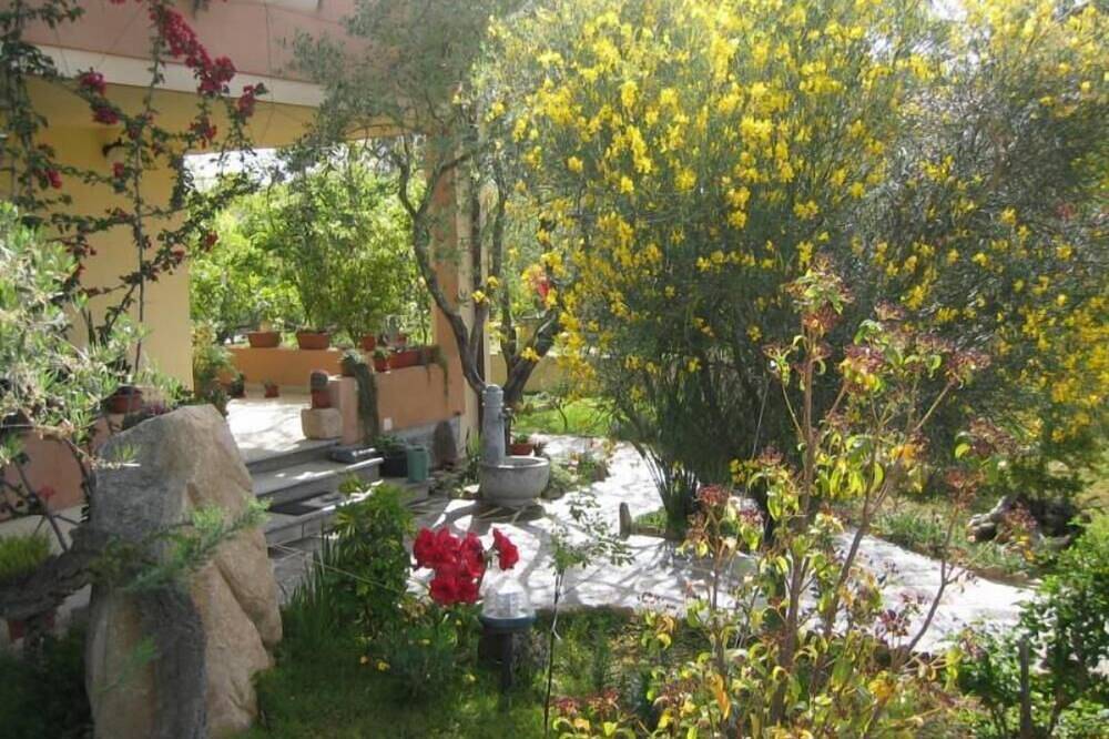 Villetta bifamiliare con giardino in Olia Speciosa, Cagliari e Dintorni