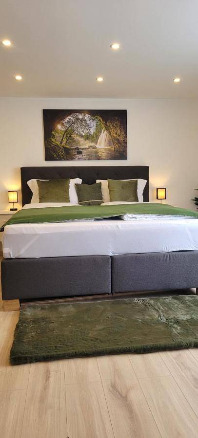 Ferienwohnung für 3 Personen, mit Garten und Ausblick in Baden-Baden