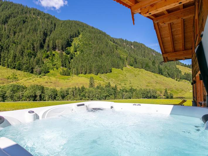 Chalet für 8 Personen, mit Whirlpool und Sauna sowie Terrasse und Garten in Europa - 2